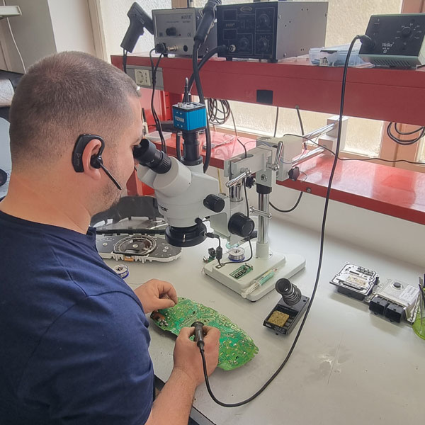 Intervento tecnico su quadro strumenti